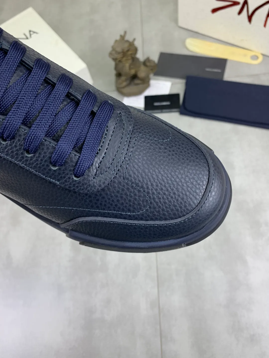 Men's shoes 💰P520 new model (DG-Dolce & Gabbana) latest popular 🔥🔥casual shoes, with brand signature details on the tongue, imported first-layer pebbled cowhide fabric, fashionable and versatile, can add luster to various looks. Create an exquisite design with unique dynamic vitality and modern atmosphere, showing modern elegance. Size: 38-44 (45 46 customized) Color: 4️⃣ colors available